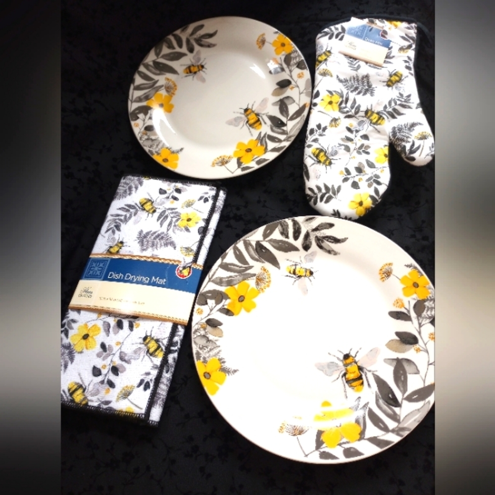 Royal Norfolk Bee & Floral Design 10 1/2"dinner plates- New oven mitt & dish mat